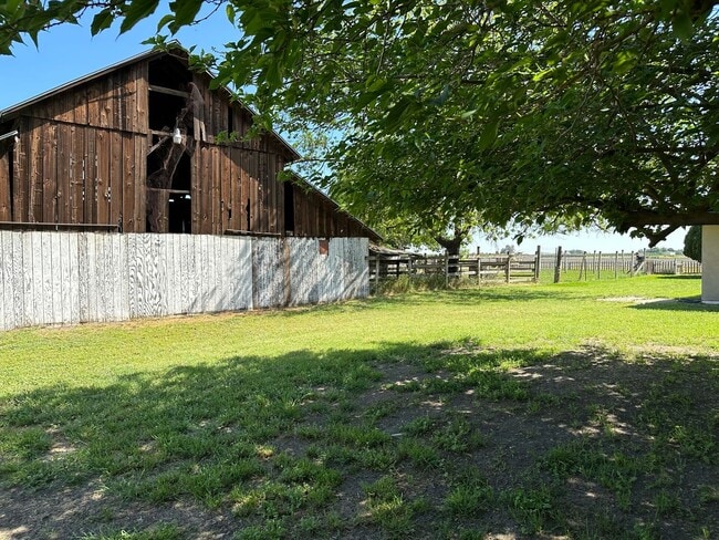 17091 Brannon Ave in Dos Palos, CA - Building Photo - Building Photo
