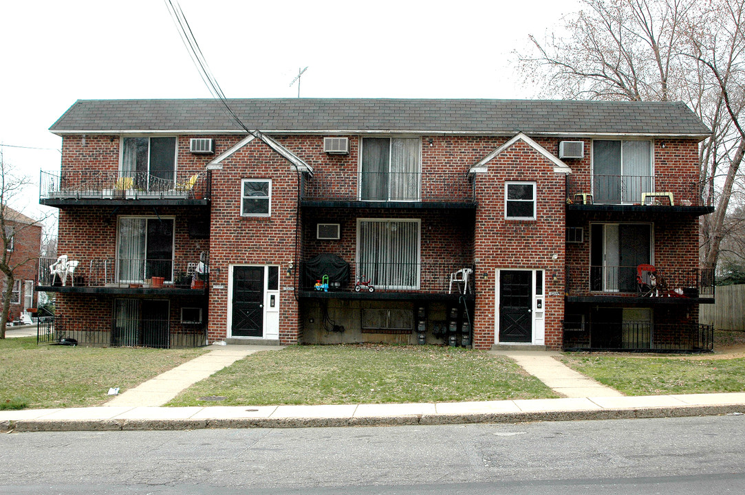 320 South Ave in Norwood, PA - Building Photo