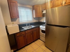 243 Lake St in Waltham, MA - Building Photo - Building Photo
