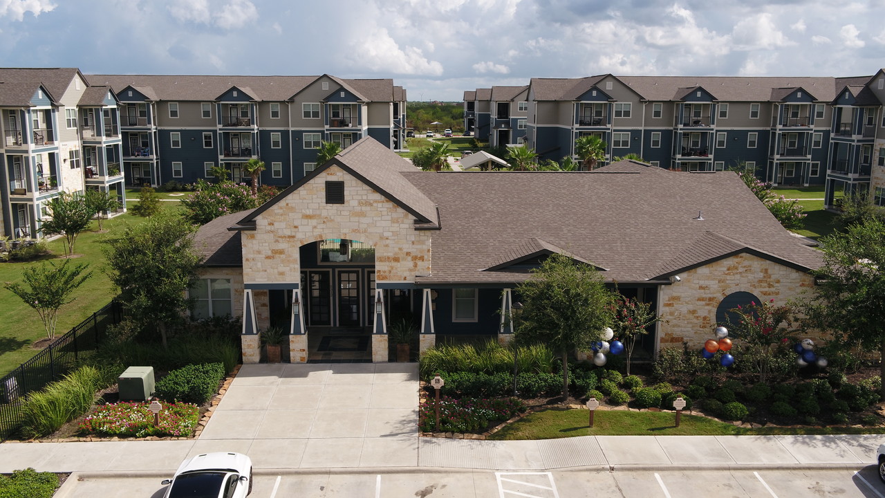 Oak Forest in Victoria, TX - Foto de edificio