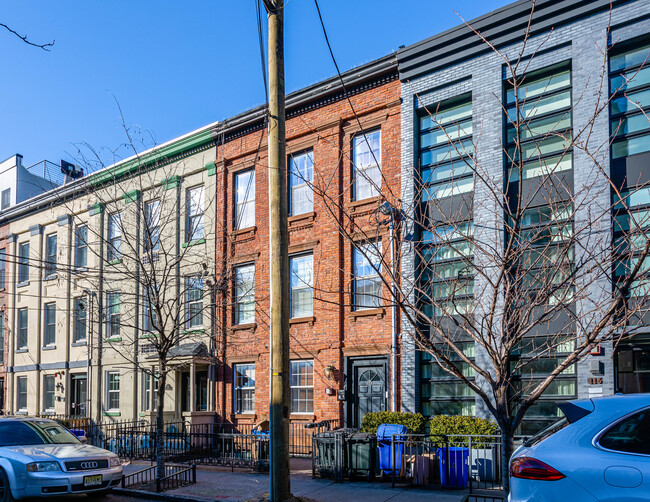 114 Bloomfield St in Hoboken, NJ - Building Photo - Building Photo