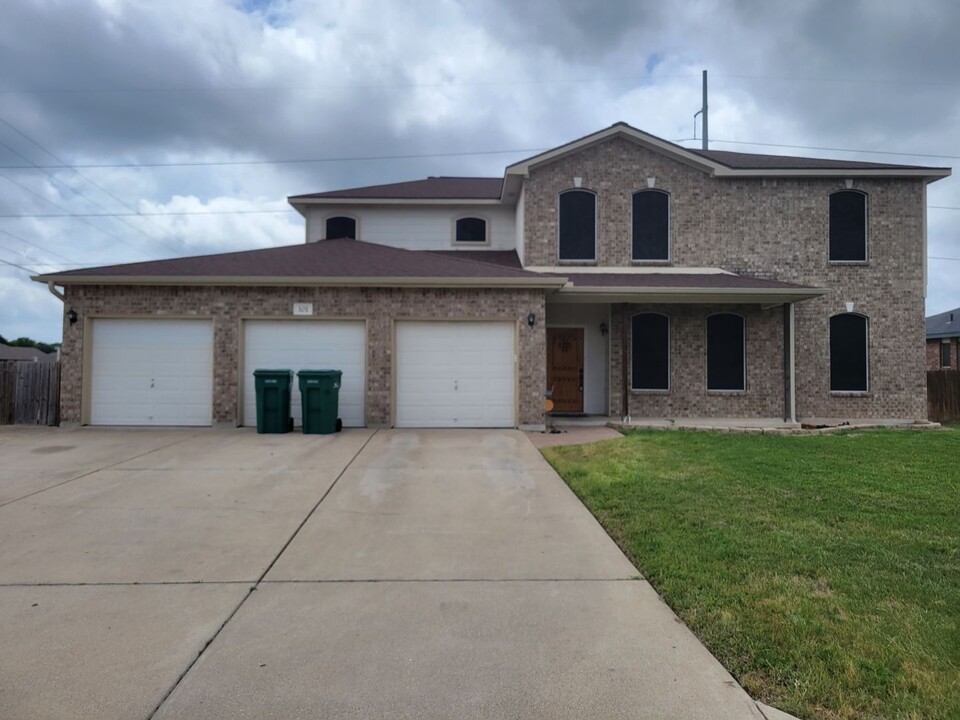 101 W Running Wolf Trail in Harker Heights, TX - Foto de edificio