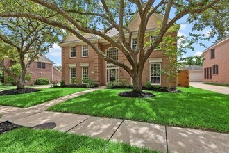 22007 Crossbrook Dr in Katy, TX - Building Photo - Building Photo