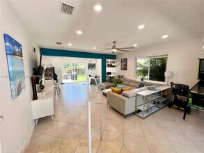 101 SW 58th Ave in Plantation, FL - Building Photo - Building Photo