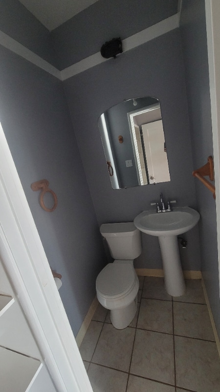 1560 Highland Blvd in Hayward, CA - Foto de edificio - Building Photo