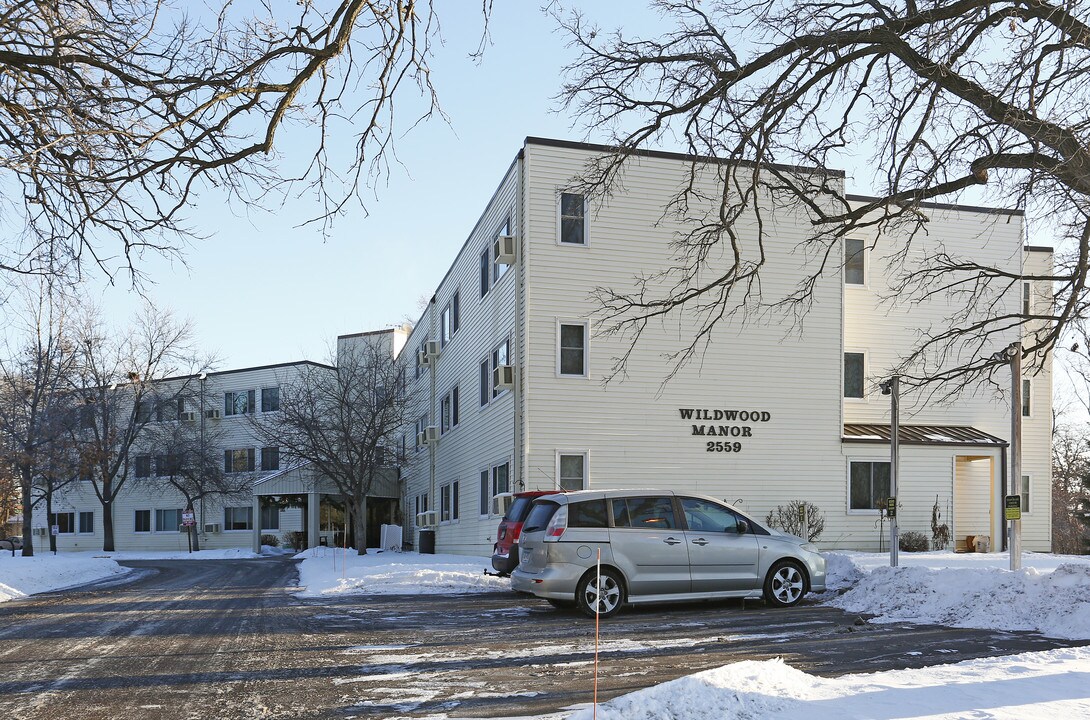 Wildwood Manor in Mounds View, MN - Building Photo