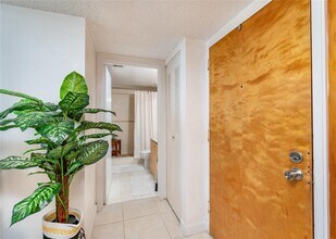 7601 E Treasure Dr, Unit PH224 in North Bay Village, FL - Building Photo - Building Photo