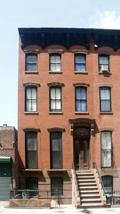 320 Cumberland St in Brooklyn, NY - Building Photo