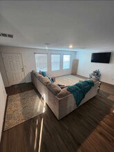 13907 Mussel Rn in Elgin, TX - Building Photo - Building Photo