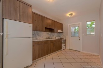 2825 SW 3rd Ave-Unit -3 in Miami, FL - Building Photo - Building Photo