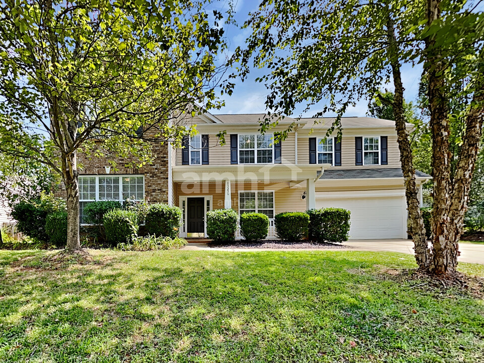 13236 Alston Forest Dr in Huntersville, NC - Building Photo