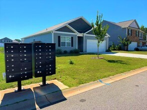 110 Rogers Knoll Ln in Pelzer, SC - Building Photo - Building Photo