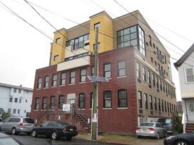 190 Culver Ave, Unit 304 in Jersey City, NJ - Building Photo