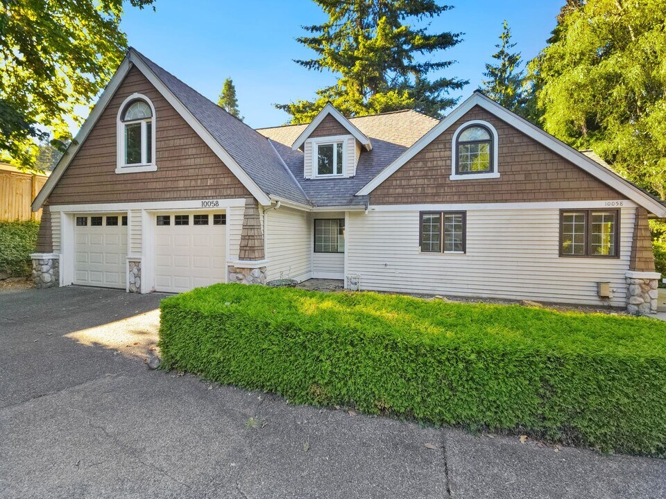 10058 NE 29th Pl in Bellevue, WA - Building Photo