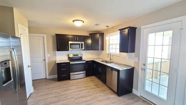 1093 Charles Thomas Dr in Clarksville, TN - Building Photo - Building Photo
