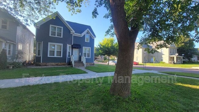 730 N Broad St in Mankato, MN - Building Photo - Building Photo