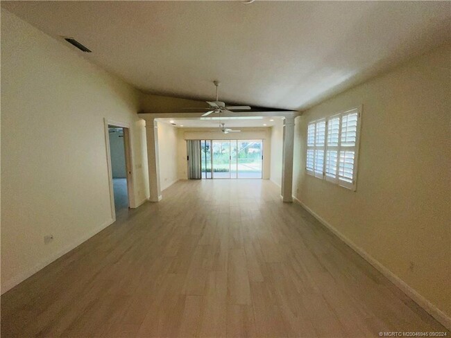 property at 781 SW Balmoral Trce
