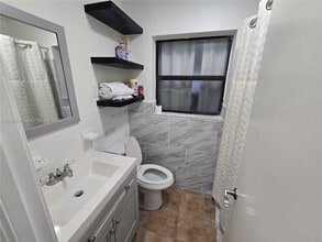 704 SW 2nd Ave in Dania Beach, FL - Building Photo - Building Photo