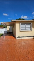 951 W 53rd St in Hialeah, FL - Building Photo