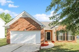 8704 Rozumny Dr in Charlotte, NC - Building Photo