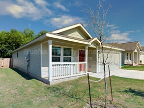 7015 Randado Ct in San Antonio, TX - Building Photo - Building Photo