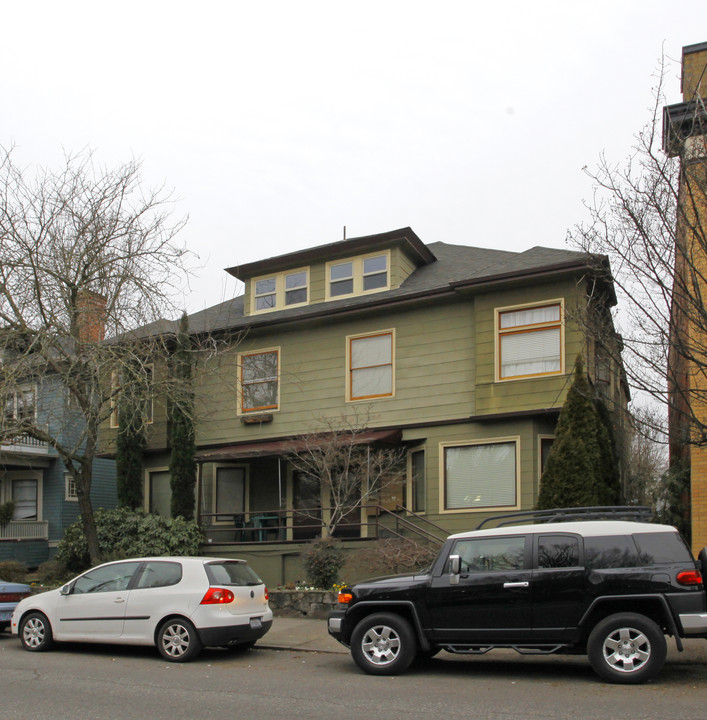 2131 NW Glisan St in Portland, OR - Building Photo