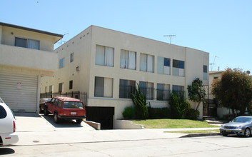 832 S Gramercy Pl in Los Angeles, CA - Building Photo - Building Photo