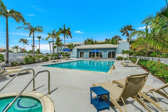 16 Montego Ct in Coronado, CA - Building Photo - Building Photo