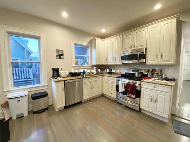 201 E Cottage St, Unit 2 in Boston, MA - Building Photo - Building Photo