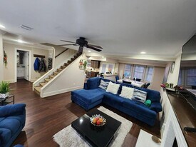 4931 Sugar Creek Dr in Sugar Hill, GA - Building Photo