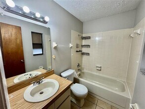 5487 Sawyer Rd in Tampa, FL - Building Photo - Building Photo