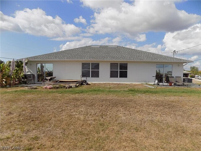 1302 NE 16th Ter in Cape Coral, FL - Building Photo - Building Photo