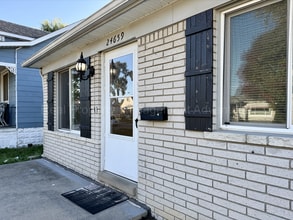 24659 Lambrecht Ave in Eastpointe, MI - Building Photo - Building Photo