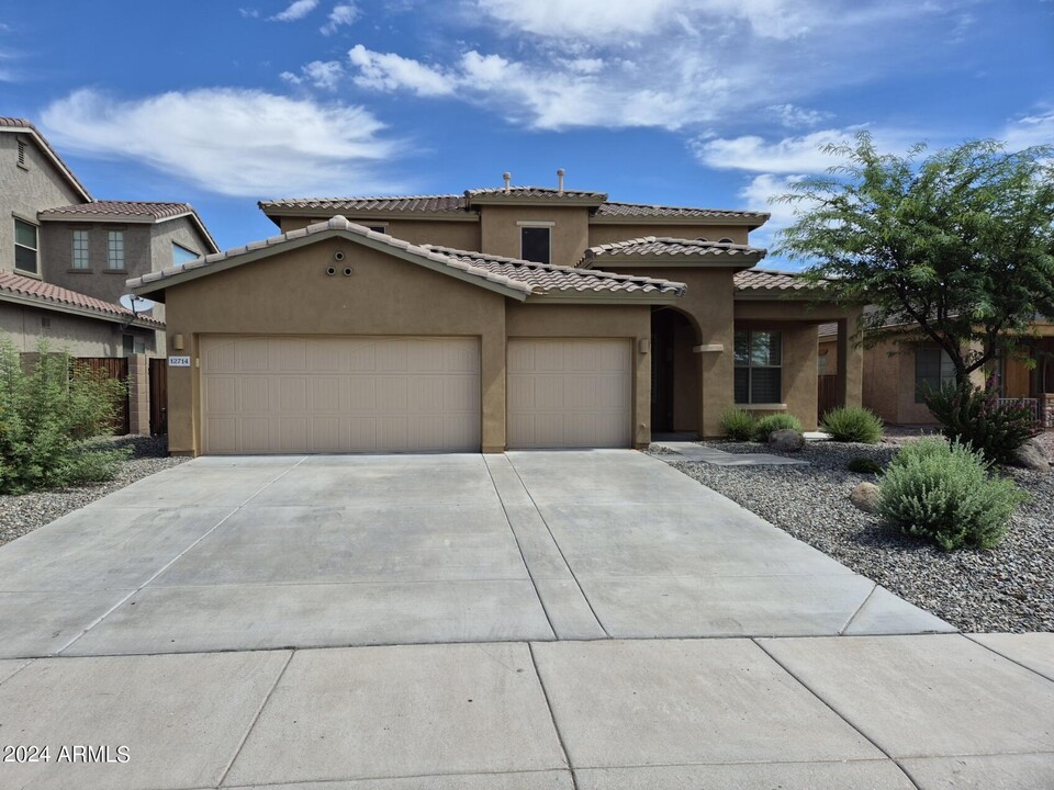 12714 W Dove Wing Way in Peoria, AZ - Building Photo