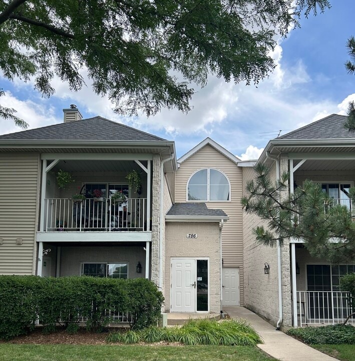 786 N Gary Ave in Carol Stream, IL - Building Photo