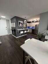 655 W Irving Park Rd, Unit Apt 4304 in Chicago, IL - Foto de edificio - Building Photo