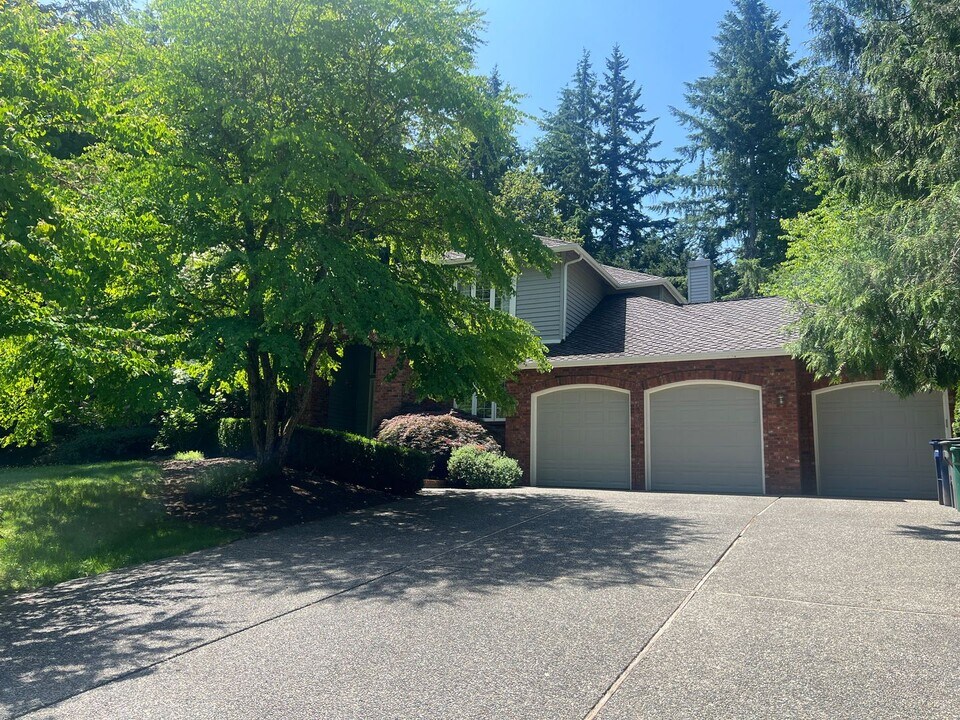 7811 233rd Ave NE in Redmond, WA - Building Photo