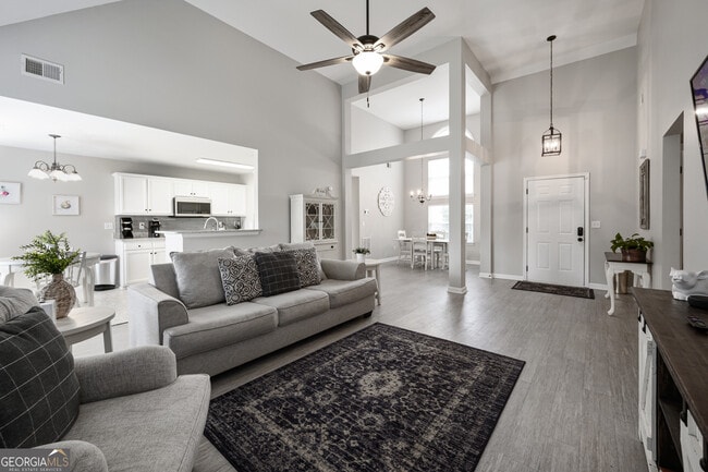 property at 11 Cobblestone Dr NW