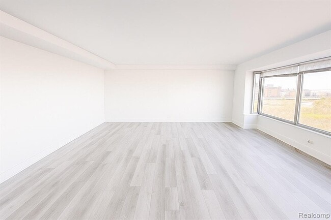 1300 E Lafayette St in Detroit, MI - Building Photo - Building Photo