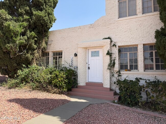 property at 1222 Mesita Dr