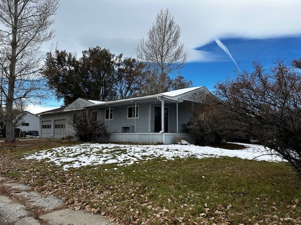 345 Hedges St in Lander, WY - Building Photo