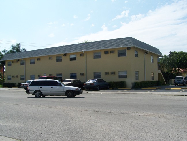 Homestead Village Apartments in Homestead, FL - Building Photo - Building Photo