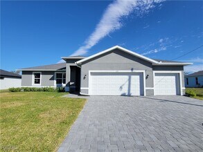 229 SW 14th Pl in Cape Coral, FL - Foto de edificio - Building Photo