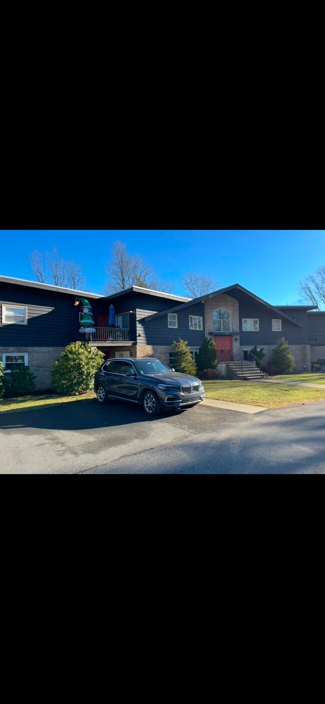 513 Waverly Ave, Unit 4 in Clarks Summit, PA - Building Photo - Building Photo