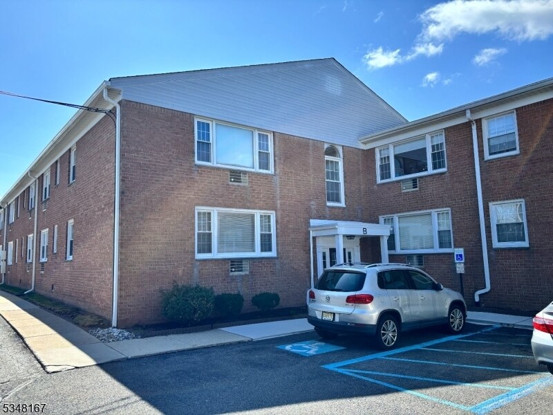 565 Grove St in Clifton, NJ - Foto de edificio