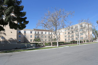 Sycamore Senior Apartments, LP in Oxnard, CA - Foto de edificio - Building Photo