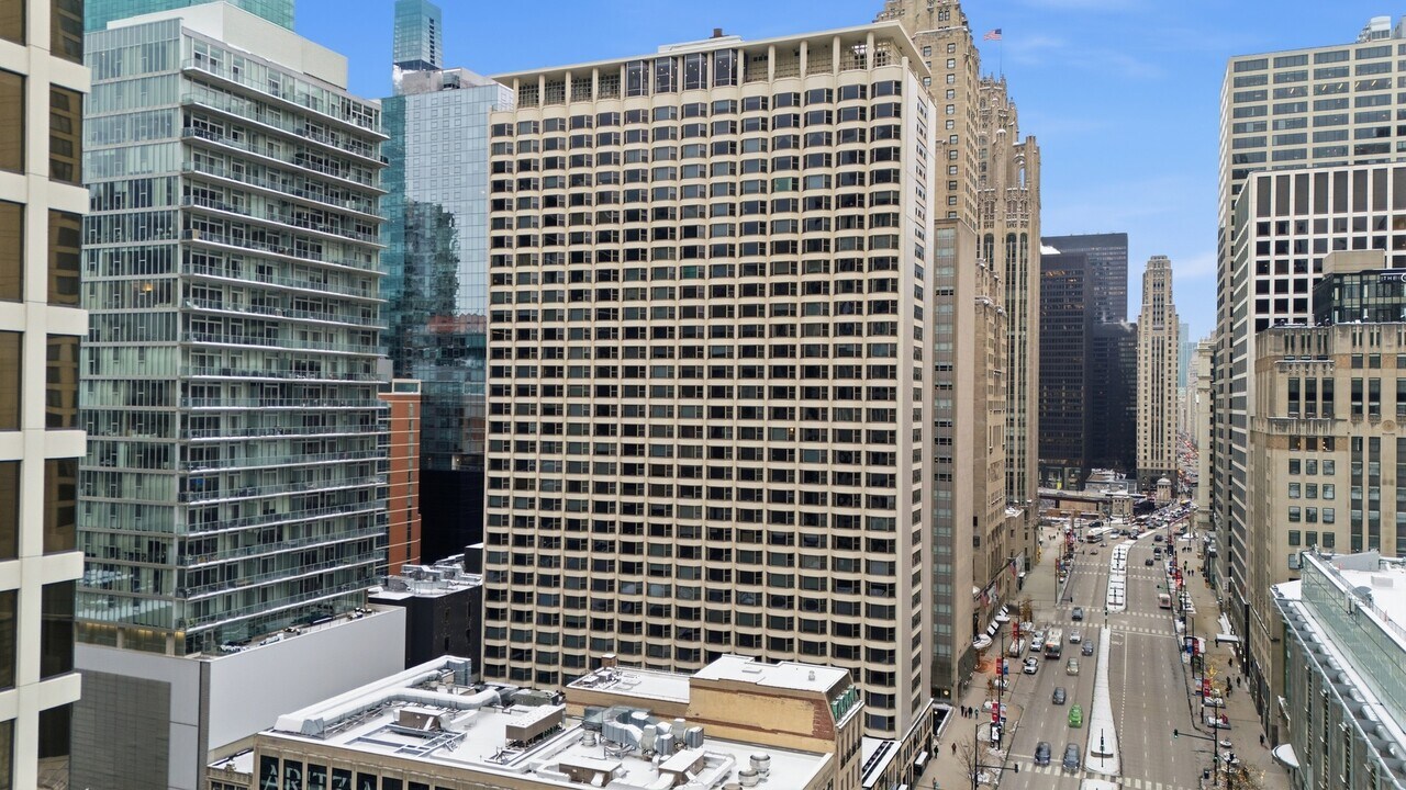 535 N Michigan Ave in Chicago, IL - Building Photo