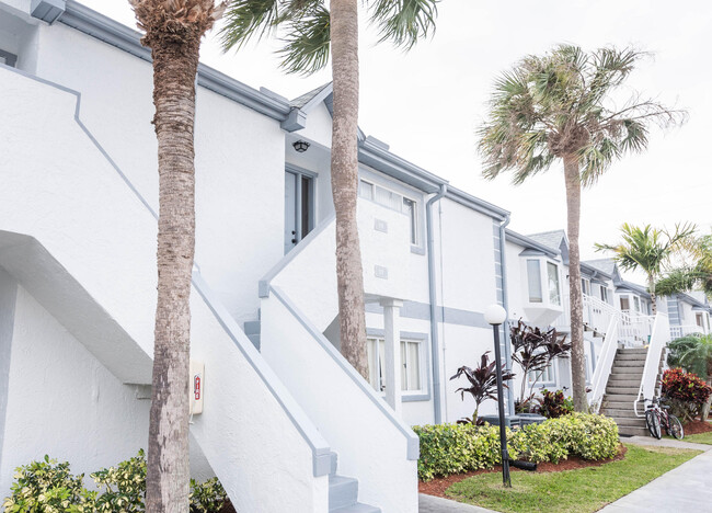 119 Ocean Park Ln in Cape Canaveral, FL - Building Photo - Building Photo