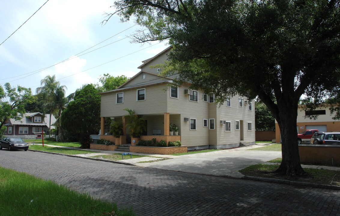 547 Grove St N in St. Petersburg, FL - Foto de edificio