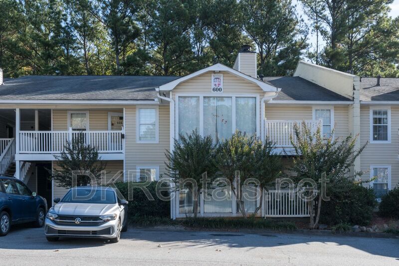 602 Augusta Dr in Marietta, GA - Building Photo